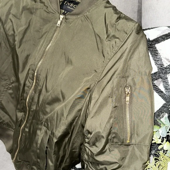 USED PUFFER OLIVE GREEN JACKET SIZE XL - Picture 3 of 4